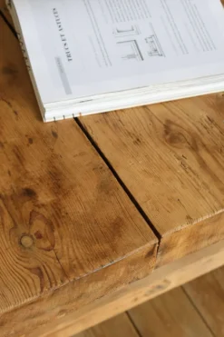 Table de ferme rénovée