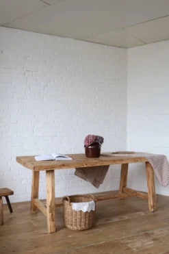 Table de ferme rénovée
