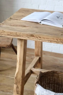 Table de ferme rénovée
