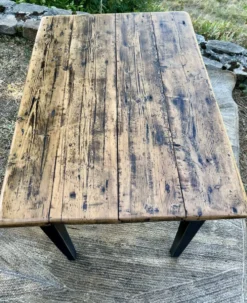 Table de ferme rénovée noire et bois brut