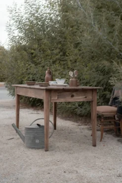Table de ferme rustique rénovée