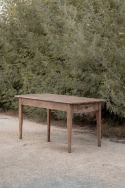 Table de ferme rustique rénovée