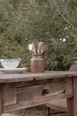 Table de ferme rustique rénovée