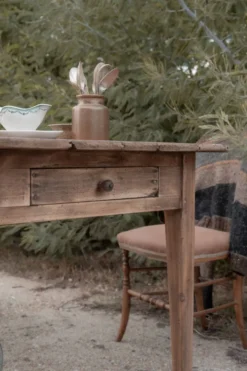 Table de ferme rustique rénovée