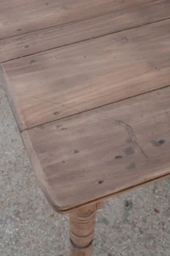 Table de ferme rustique rénovée