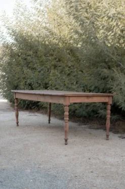 Table de ferme rustique rénovée