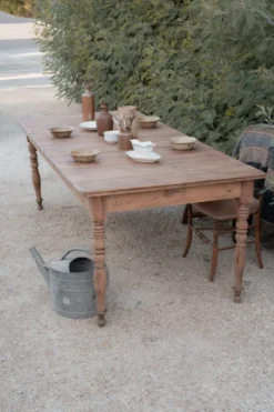 Table de ferme rustique rénovée