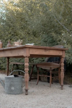 Table de ferme rustique rénovée
