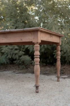 Table de ferme rustique rénovée