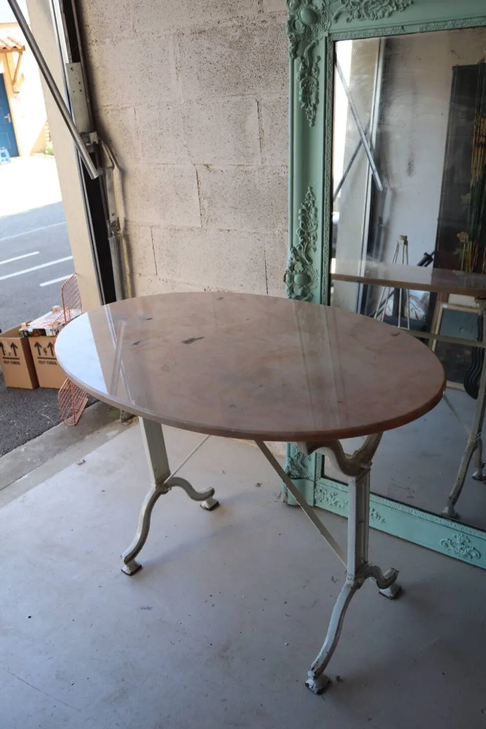 Table de jardin ancienne en fonte et marbre rose