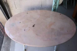 Table de jardin ancienne en fonte et marbre rose