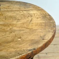 Table de jardin en fonte avec plateau en pin