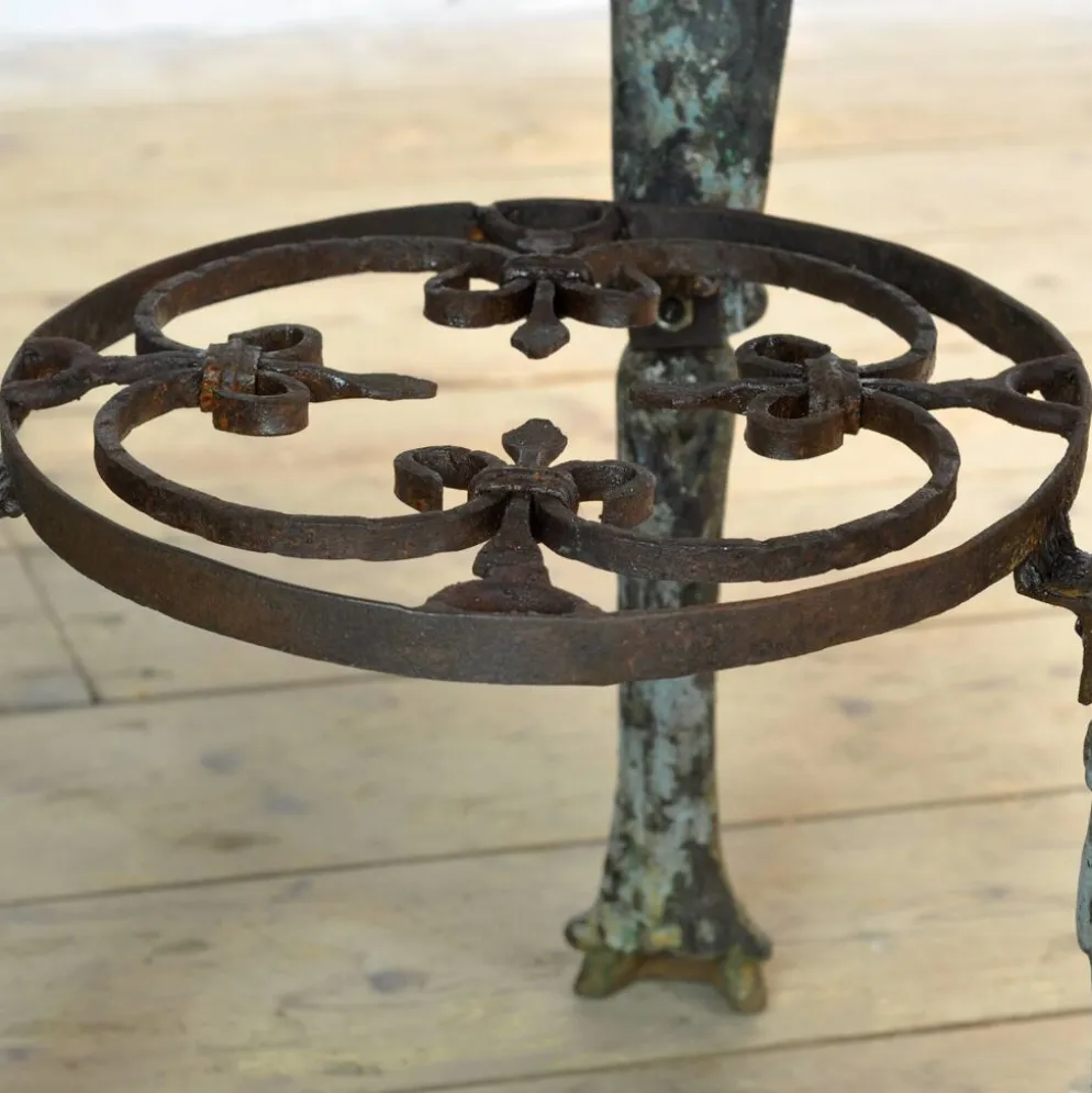 Table de jardin en fonte avec plateau en pin