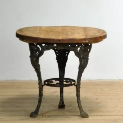 Table de jardin en fonte avec plateau en pin