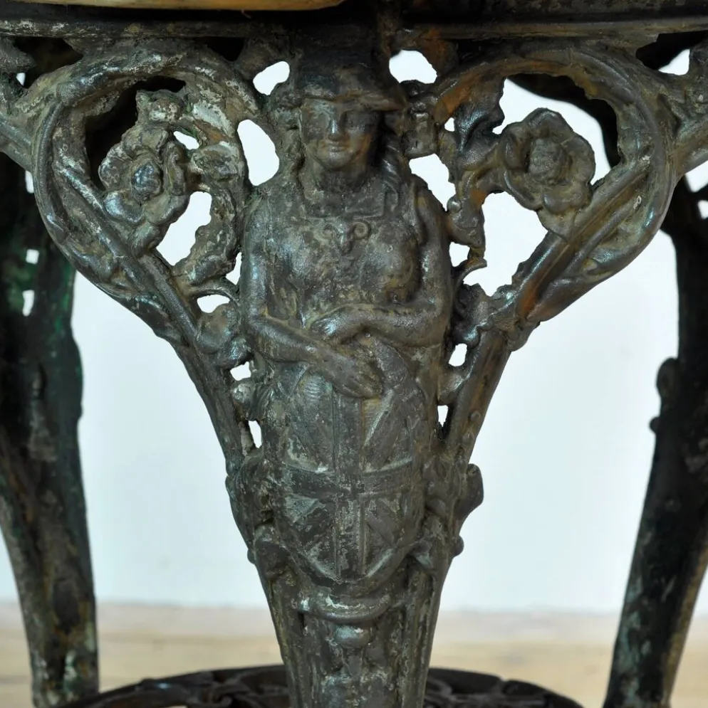 Table de jardin en fonte avec plateau en pin