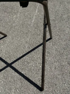 Table de jardin ou bistro pliante en tôle kaki début années 50