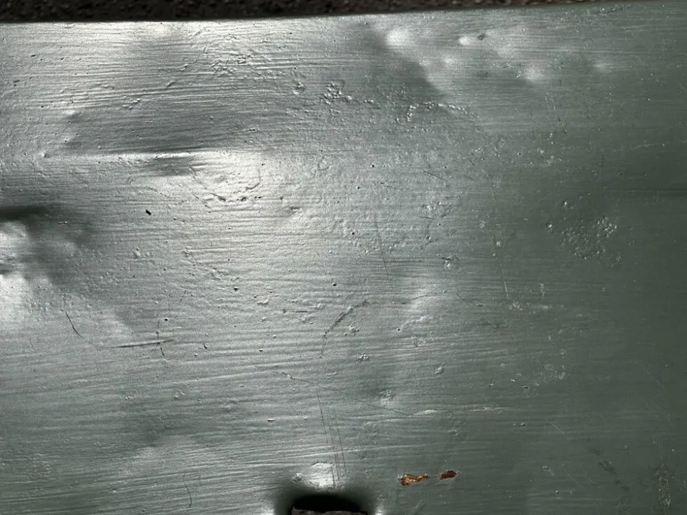 Table de jardin ou bistro pliante en tôle kaki début années 50