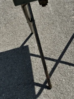 Table de jardin ou bistro pliante en tôle kaki début années 50
