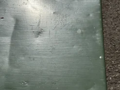 Table de jardin ou bistro pliante en tôle kaki début années 50