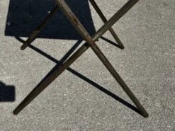 Table de jardin ou bistro pliante en tôle kaki début années 50