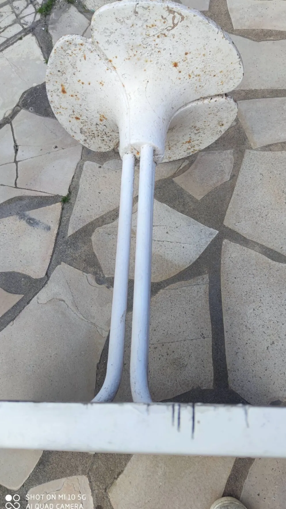 Table de jardin ou bistrot pied acier et fibre plateau vers 1970