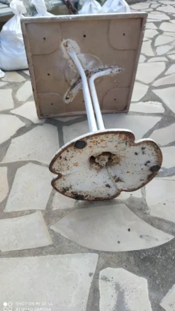 Table de jardin ou bistrot pied acier et fibre plateau vers 1970