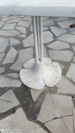 Table de jardin ou bistrot pied acier et fibre plateau vers 1970