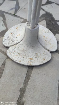 Table de jardin ou bistrot pied acier et fibre plateau vers 1970