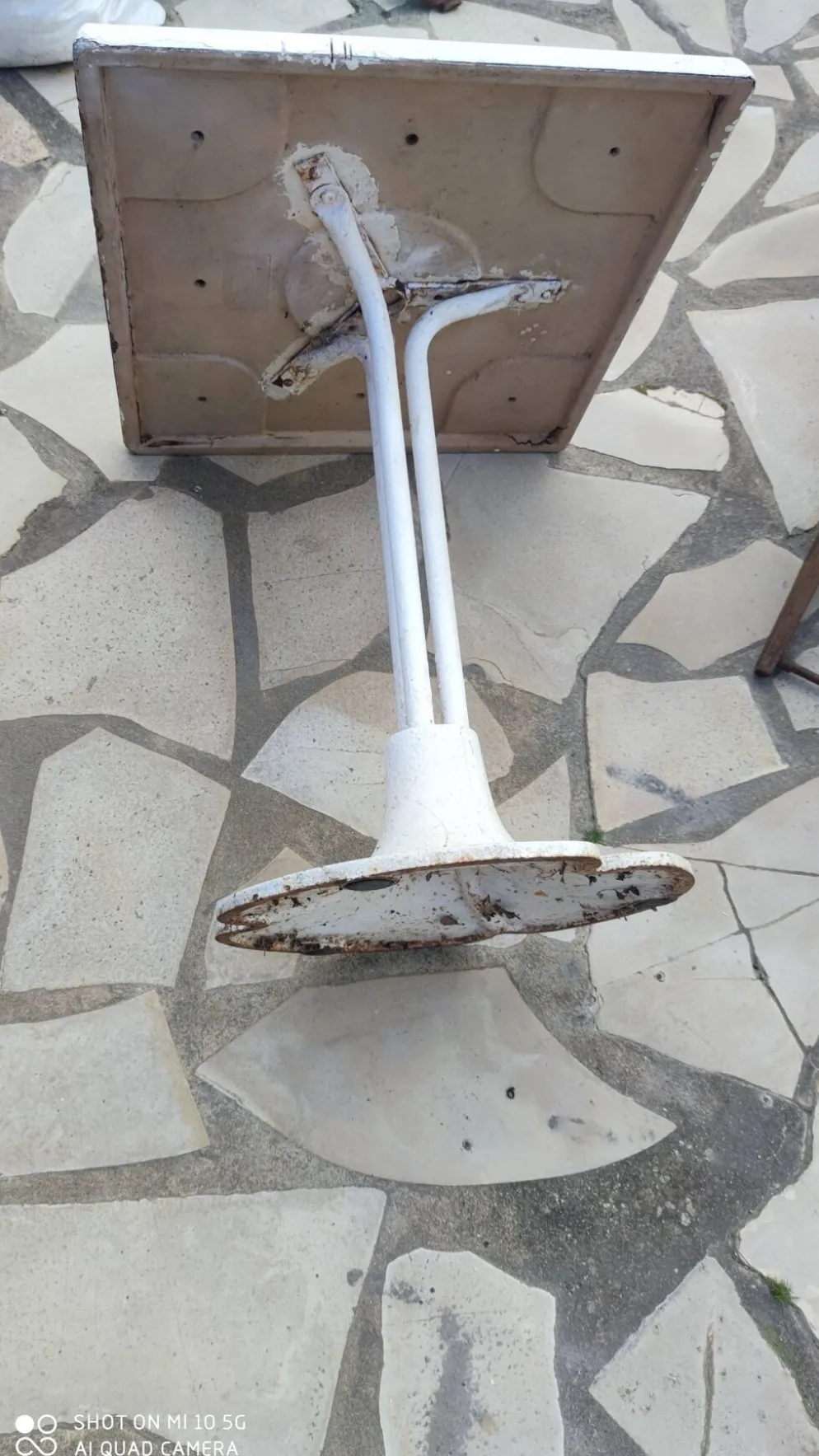 Table de jardin ou bistrot pied acier et fibre plateau vers 1970