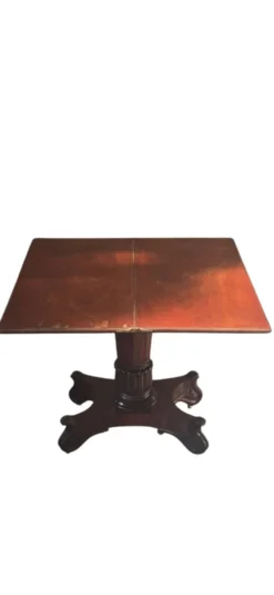 Table de jeu en livre ancien en acajou.