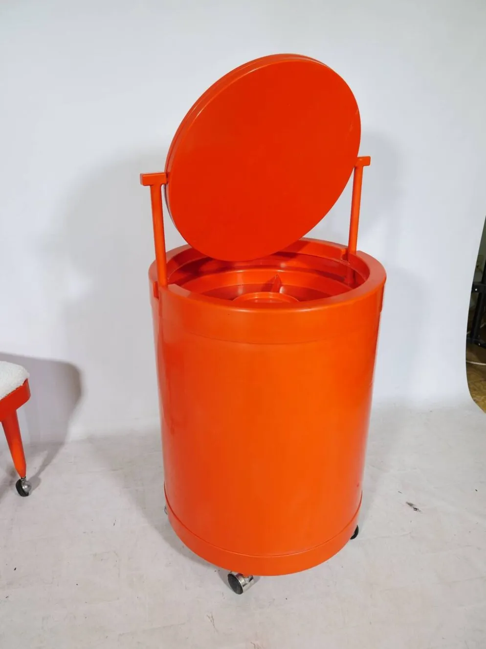 Table de maquillage en plastique par Studio Kastilia pour Fanini Fain S.P.A., années 1970.