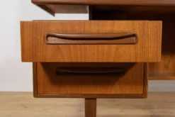 Table de maquillage en teck du milieu du siècle par Victor Wilkins pour G-Plan, Royaume-Uni, années 1960.