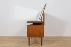 Table de maquillage en teck du milieu du siècle par Victor Wilkins pour G-Plan, Royaume-Uni, années 1960.