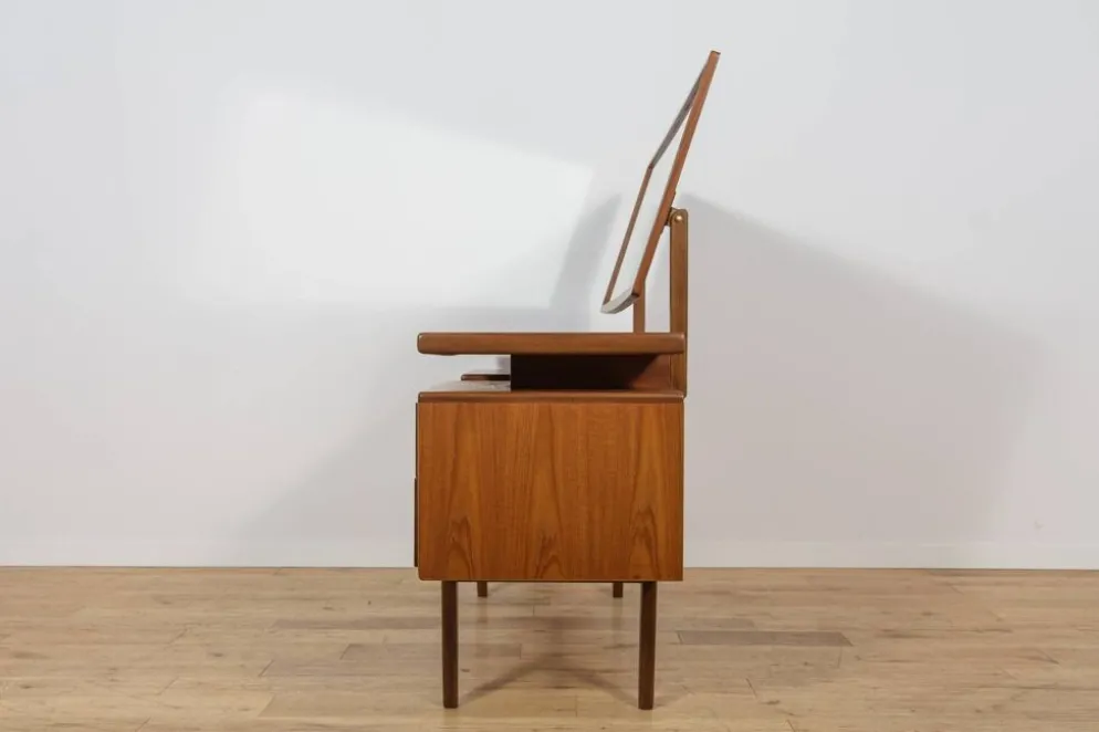 Table de maquillage en teck du milieu du siècle par Victor Wilkins pour G-Plan, Royaume-Uni, années 1960.