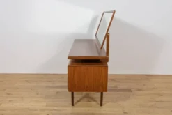 Table de maquillage en teck du milieu du siècle par Victor Wilkins pour G-Plan, Royaume-Uni, années 1960.