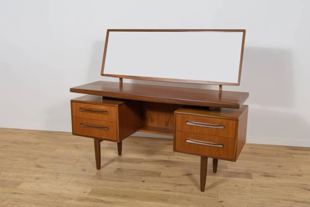 Table de maquillage en teck du milieu du siècle par Victor Wilkins pour G-Plan, Royaume-Uni, années 1960.