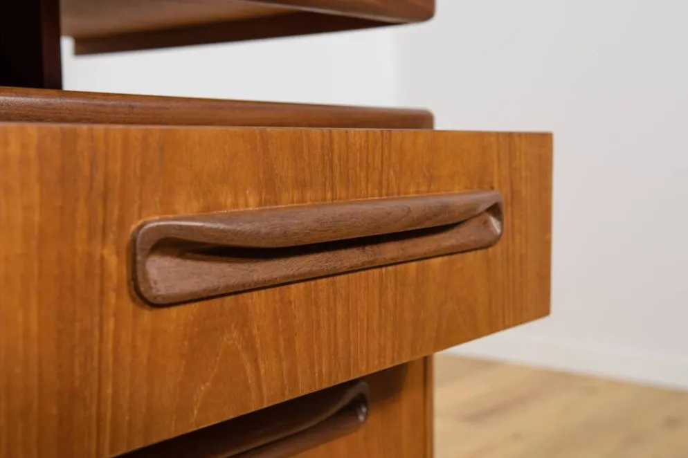 Table de maquillage en teck du milieu du siècle par Victor Wilkins pour G-Plan, Royaume-Uni, années 1960.