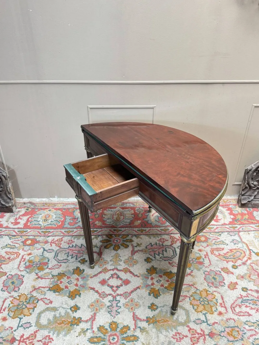 TABLE DEMI LUNE EN ACAJOU D’ÉPOQUE LOUIS XVI XVIII EME SIÈCLE