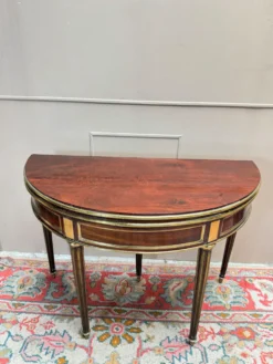 TABLE DEMI LUNE EN ACAJOU D’ÉPOQUE LOUIS XVI XVIII EME SIÈCLE