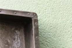 Table de métier, début 20ème, en bois et zinc riveté
