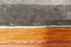 Table de métier, début 20ème, en bois et zinc riveté
