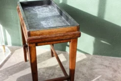 Table de métier, début 20ème, en bois et zinc riveté