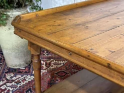 Table de métiers 19ème en sapin d'origine anglaise