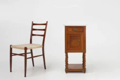Table de nuit Art Déco en chêne avec plateau en marbre de Carrare, France années 1930