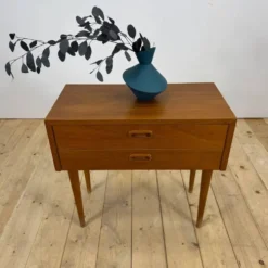 Table de nuit en teck danois avec deux tiroirs, 1960