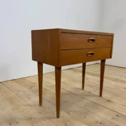 Table de nuit en teck danois avec deux tiroirs, 1960