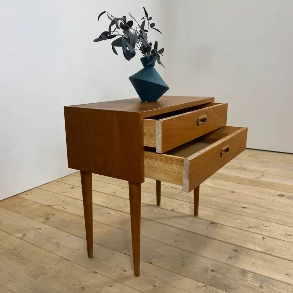 Table de nuit en teck danois avec deux tiroirs, 1960