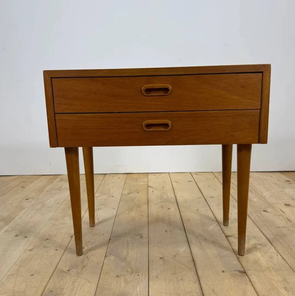 Table de nuit en teck danois avec deux tiroirs, 1960