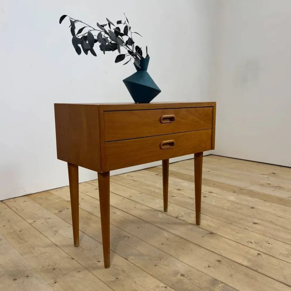 Table de nuit en teck danois avec deux tiroirs, 1960