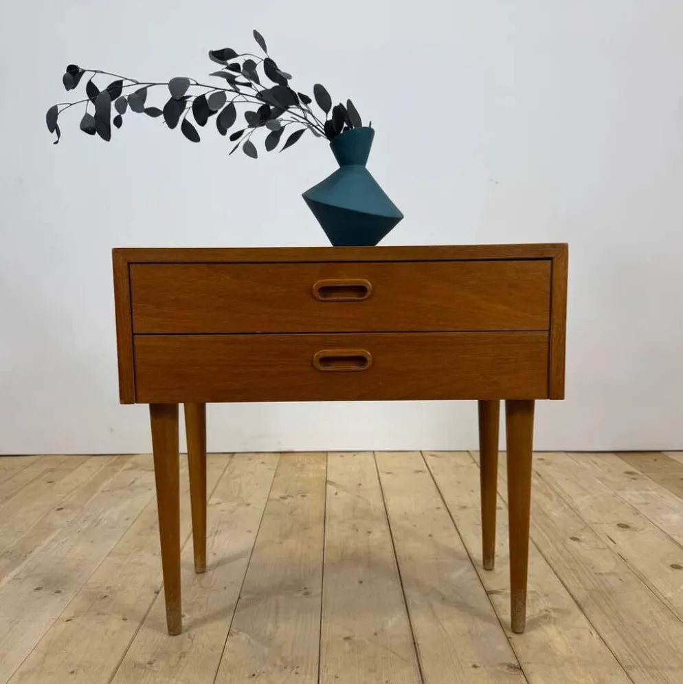 Table de nuit en teck danois avec deux tiroirs, 1960